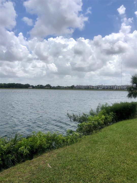For Rent: $2,450 (2 beds, 1 baths, 1468 Square Feet)