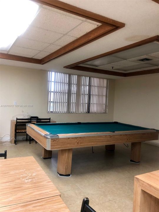 For Rent: $2,450 (2 beds, 1 baths, 1468 Square Feet)