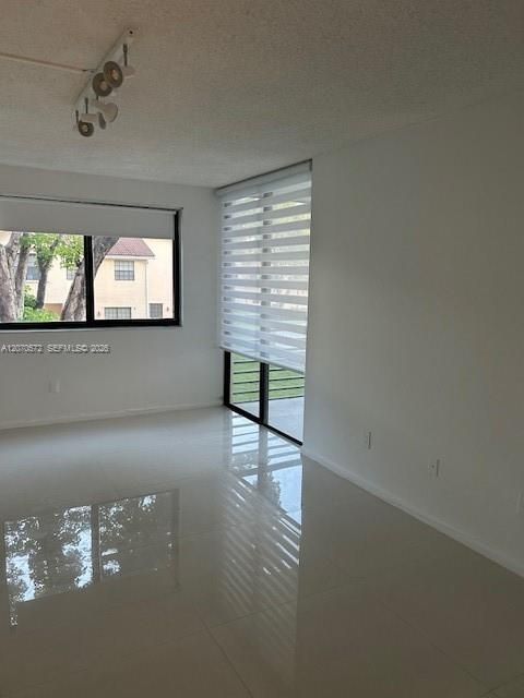 For Rent: $2,450 (2 beds, 1 baths, 1468 Square Feet)