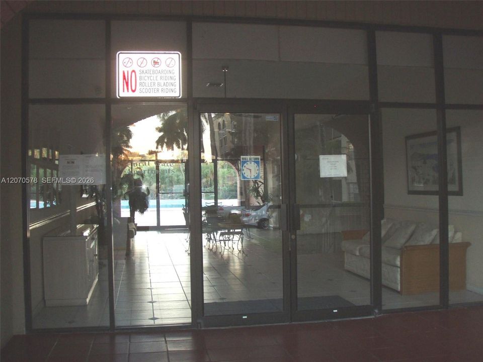 For Rent: $1,800 (1 beds, 1 baths, 1136 Square Feet)