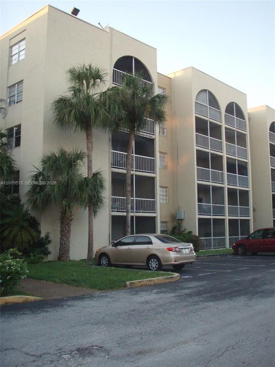 For Rent: $1,800 (1 beds, 1 baths, 1136 Square Feet)