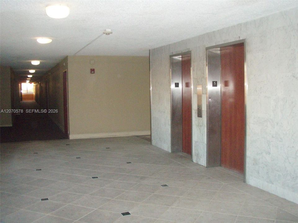 For Rent: $1,800 (1 beds, 1 baths, 1136 Square Feet)