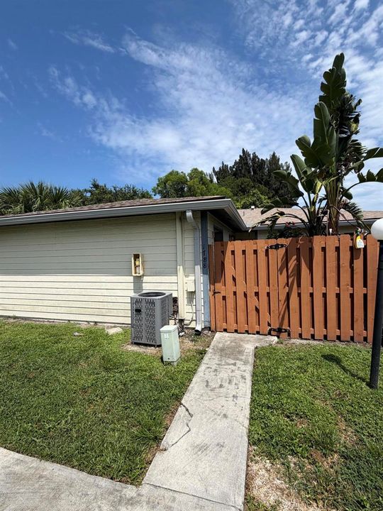 1788 My Place Lane Front