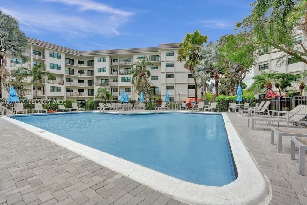 For Rent: $2,750 (2 beds, 2 baths, 1110 Square Feet)