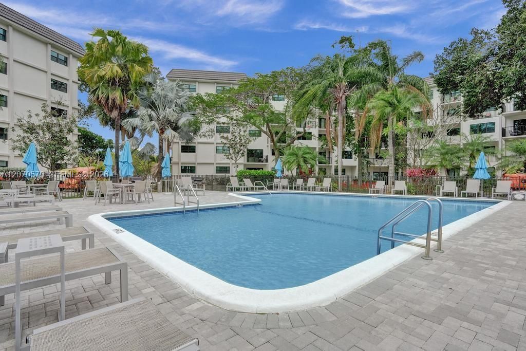 For Rent: $2,750 (2 beds, 2 baths, 1110 Square Feet)