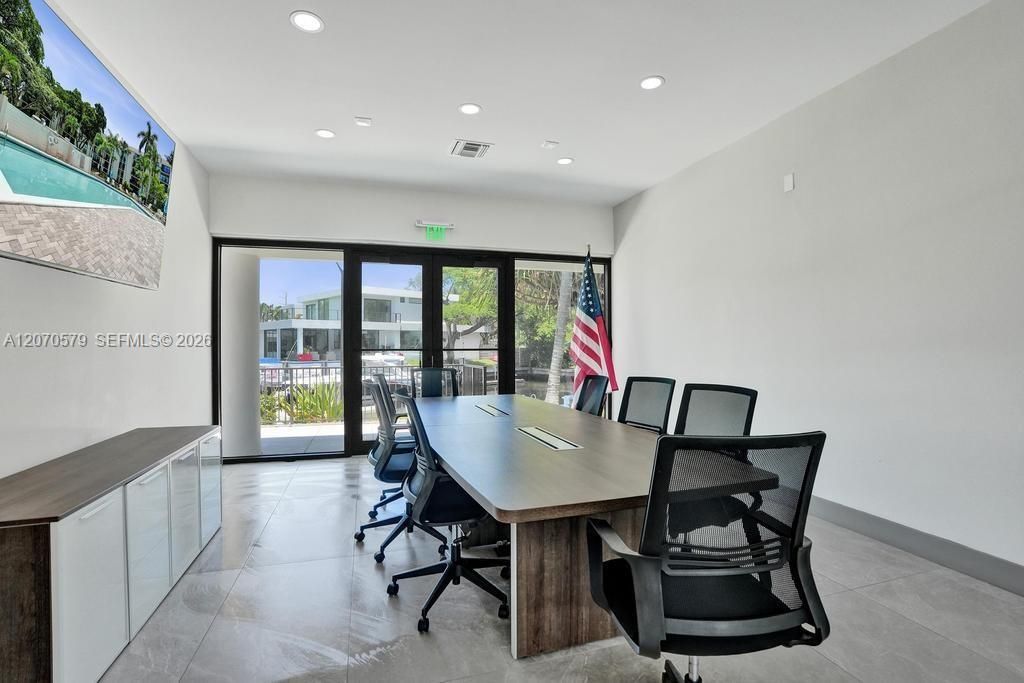 For Rent: $2,750 (2 beds, 2 baths, 1110 Square Feet)
