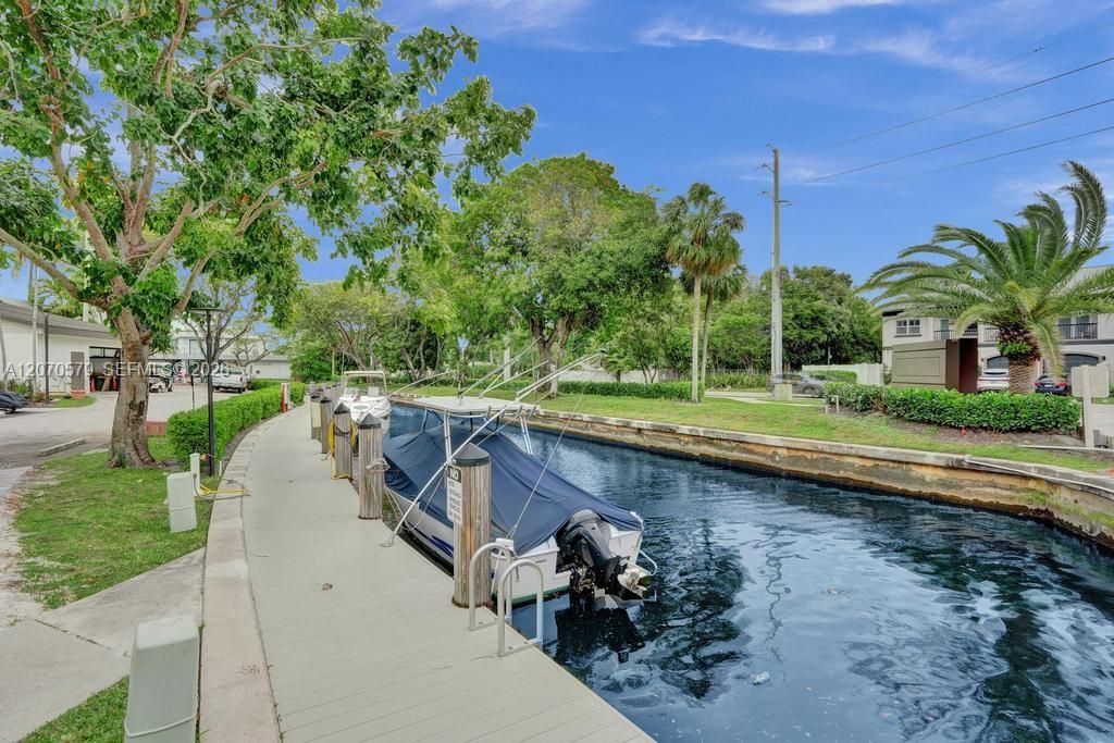 For Rent: $2,750 (2 beds, 2 baths, 1110 Square Feet)