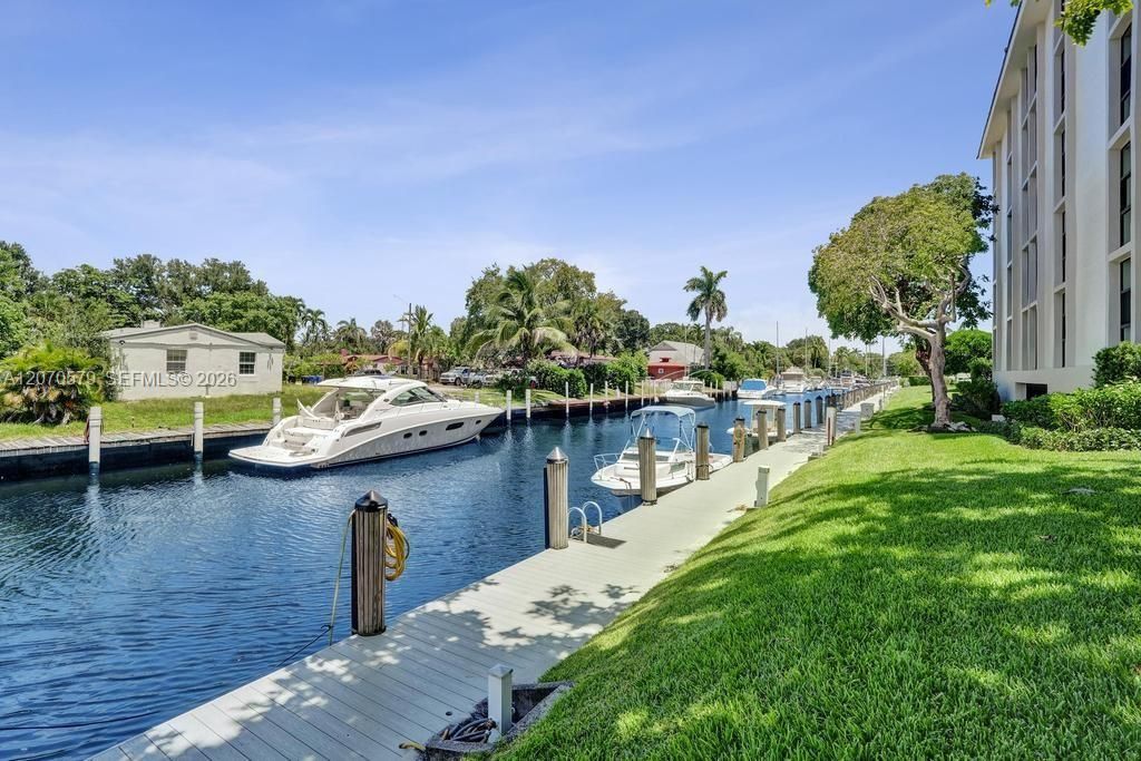 For Rent: $2,750 (2 beds, 2 baths, 1110 Square Feet)
