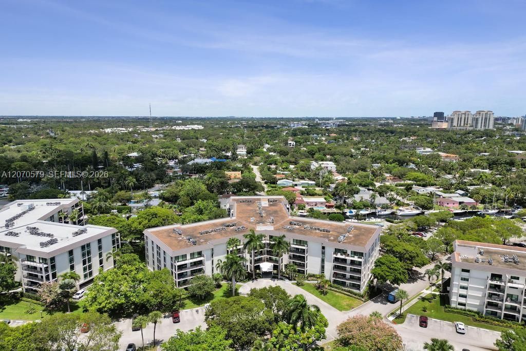 For Rent: $2,750 (2 beds, 2 baths, 1110 Square Feet)