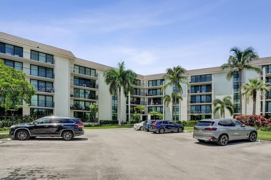 For Rent: $2,750 (2 beds, 2 baths, 1110 Square Feet)