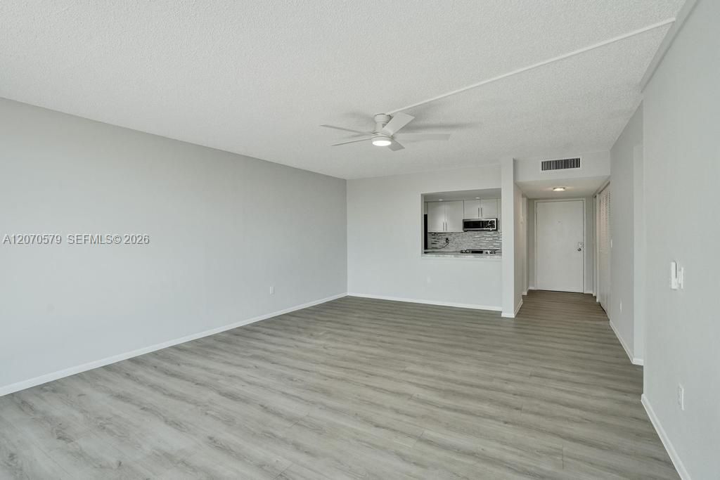 For Rent: $2,750 (2 beds, 2 baths, 1110 Square Feet)