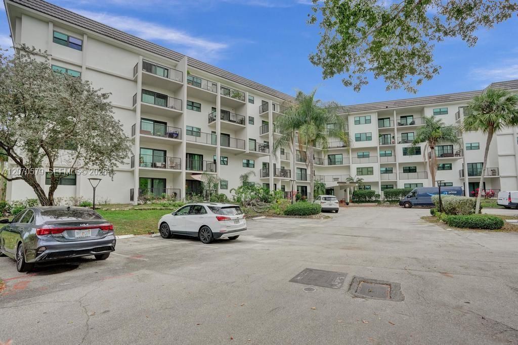For Rent: $2,750 (2 beds, 2 baths, 1110 Square Feet)