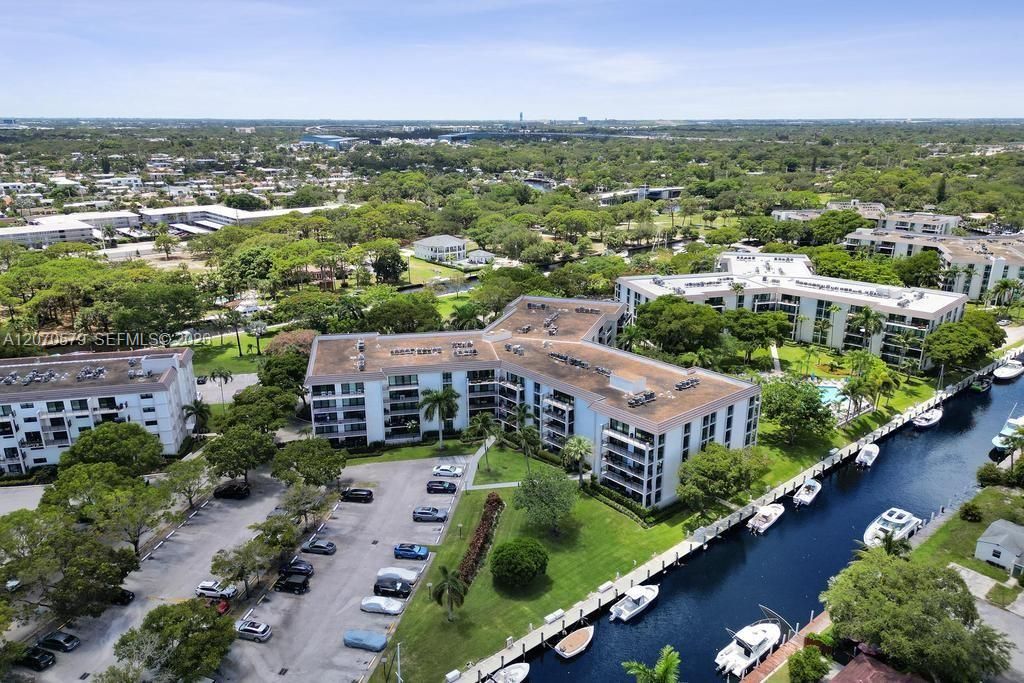 For Rent: $2,750 (2 beds, 2 baths, 1110 Square Feet)
