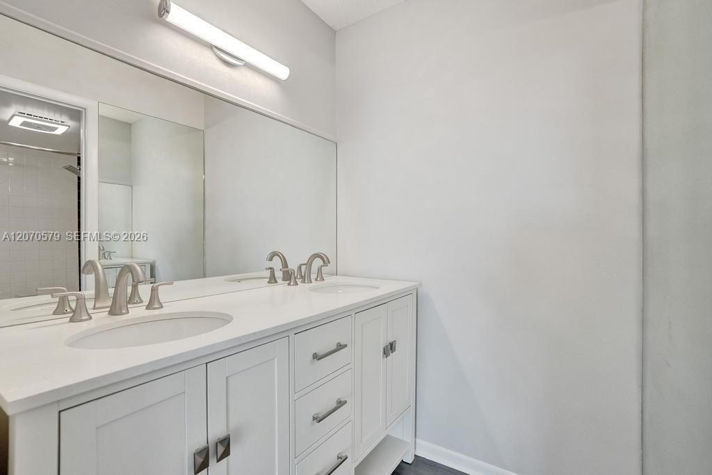 For Rent: $2,750 (2 beds, 2 baths, 1110 Square Feet)