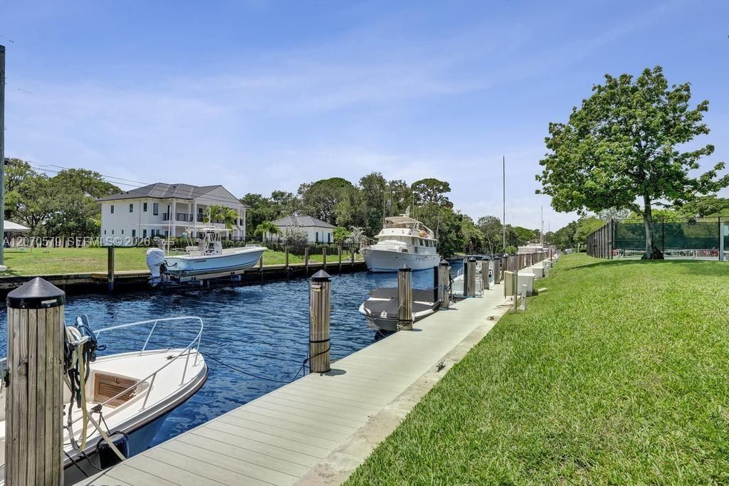 For Rent: $2,750 (2 beds, 2 baths, 1110 Square Feet)