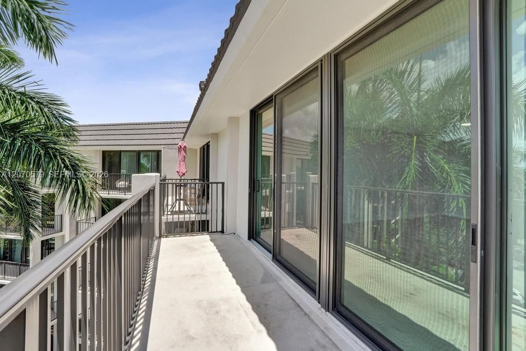 For Rent: $2,750 (2 beds, 2 baths, 1110 Square Feet)