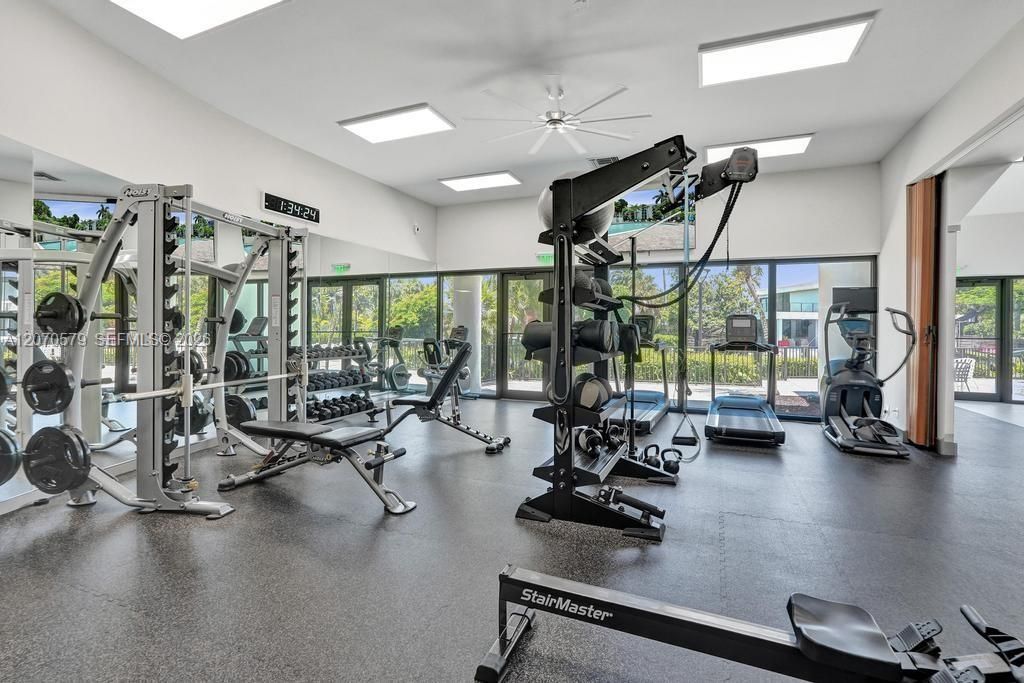 For Rent: $2,750 (2 beds, 2 baths, 1110 Square Feet)
