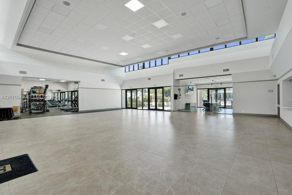 For Rent: $2,750 (2 beds, 2 baths, 1110 Square Feet)