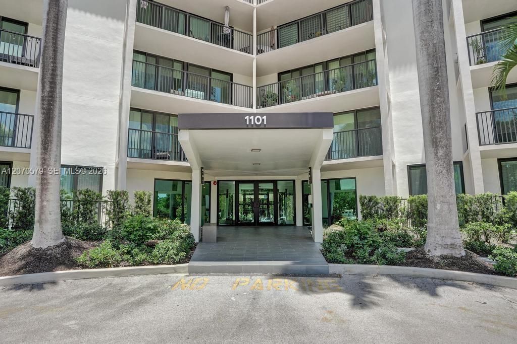 For Rent: $2,750 (2 beds, 2 baths, 1110 Square Feet)