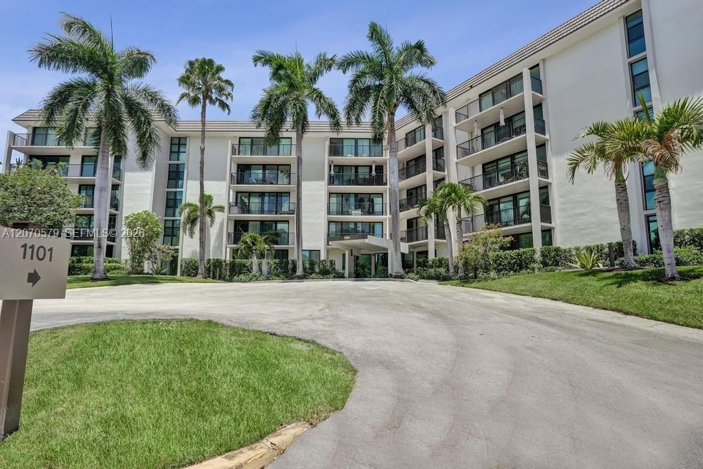 For Rent: $2,750 (2 beds, 2 baths, 1110 Square Feet)