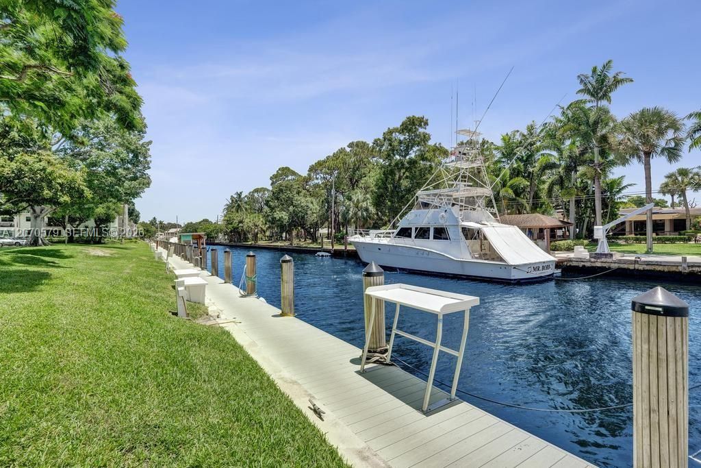 For Rent: $2,750 (2 beds, 2 baths, 1110 Square Feet)
