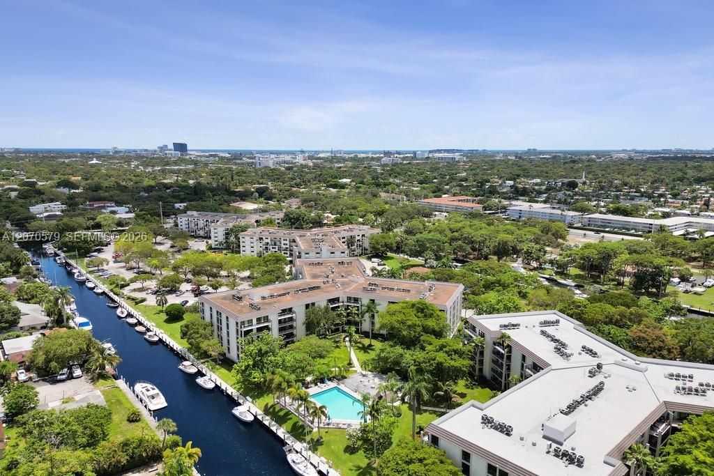For Rent: $2,750 (2 beds, 2 baths, 1110 Square Feet)