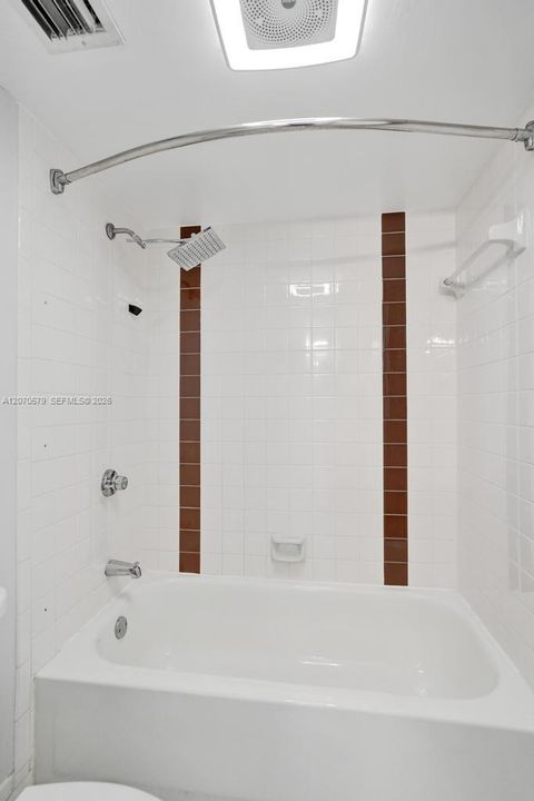 For Rent: $2,750 (2 beds, 2 baths, 1110 Square Feet)