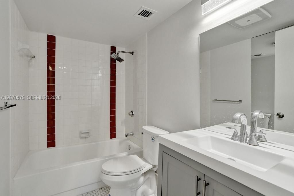 For Rent: $2,750 (2 beds, 2 baths, 1110 Square Feet)