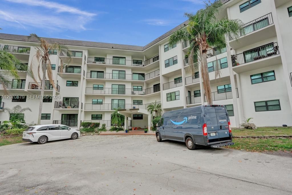 For Rent: $2,750 (2 beds, 2 baths, 1110 Square Feet)