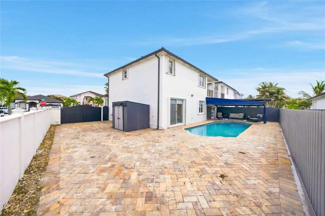 For Sale: $1,100,000 (4 beds, 3 baths, 3043 Square Feet)