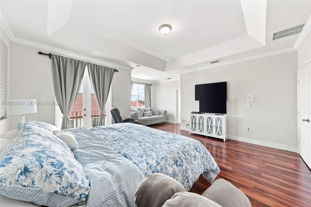For Sale: $1,100,000 (4 beds, 3 baths, 3043 Square Feet)