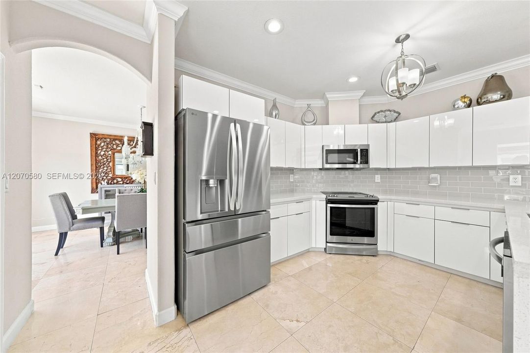 For Sale: $1,100,000 (4 beds, 3 baths, 3043 Square Feet)