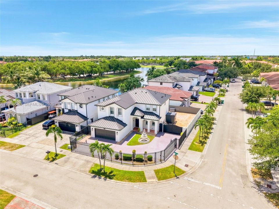 For Sale: $1,100,000 (4 beds, 3 baths, 3043 Square Feet)