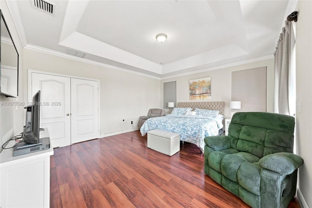 For Sale: $1,100,000 (4 beds, 3 baths, 3043 Square Feet)