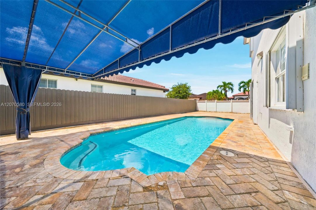 For Sale: $1,100,000 (4 beds, 3 baths, 3043 Square Feet)