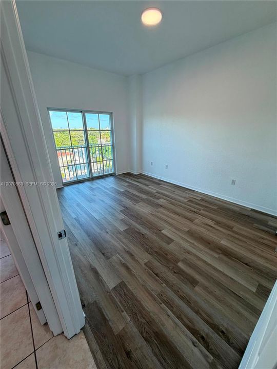 For Rent: $2,050 (1 beds, 1 baths, 1100 Square Feet)