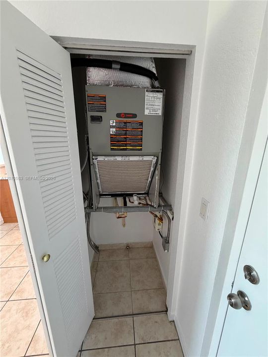 For Rent: $2,050 (1 beds, 1 baths, 1100 Square Feet)