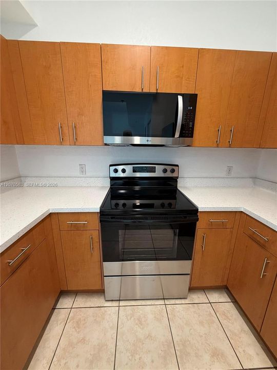 For Rent: $2,050 (1 beds, 1 baths, 1100 Square Feet)