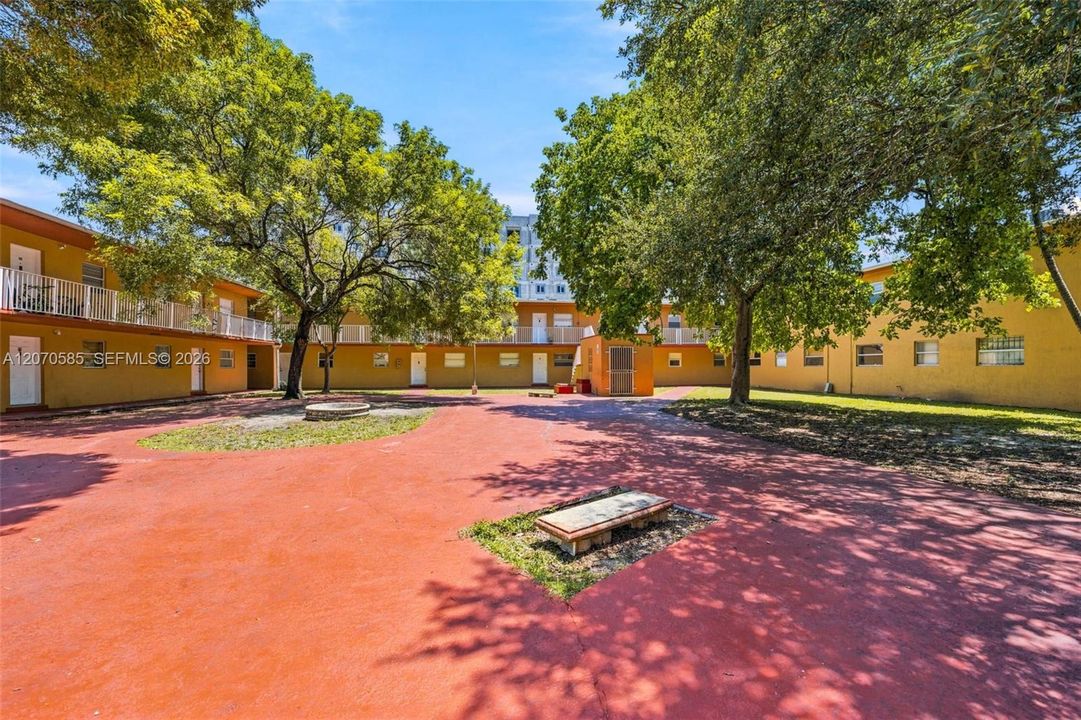Open walkways, green areas, mature landscaping and a central courtyard create a relaxed residential feel.