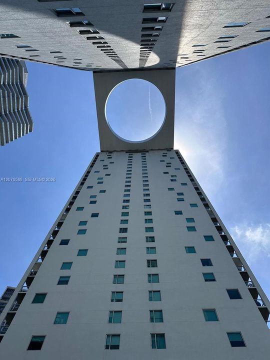 For Sale: $420,000 (1 beds, 1 baths, 738 Square Feet)