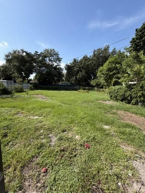 For Rent: $2,850 (3 beds, 1 baths, 836 Square Feet)