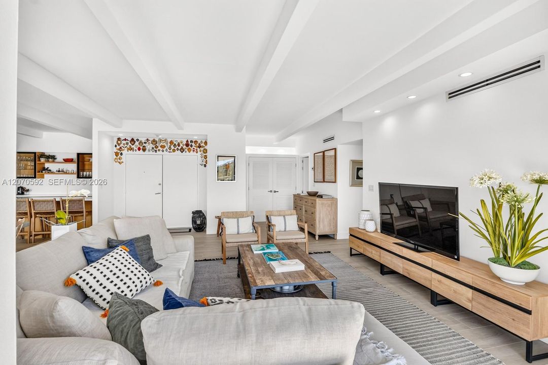 For Sale: $2,100,000 (3 beds, 2 baths, 2450 Square Feet)