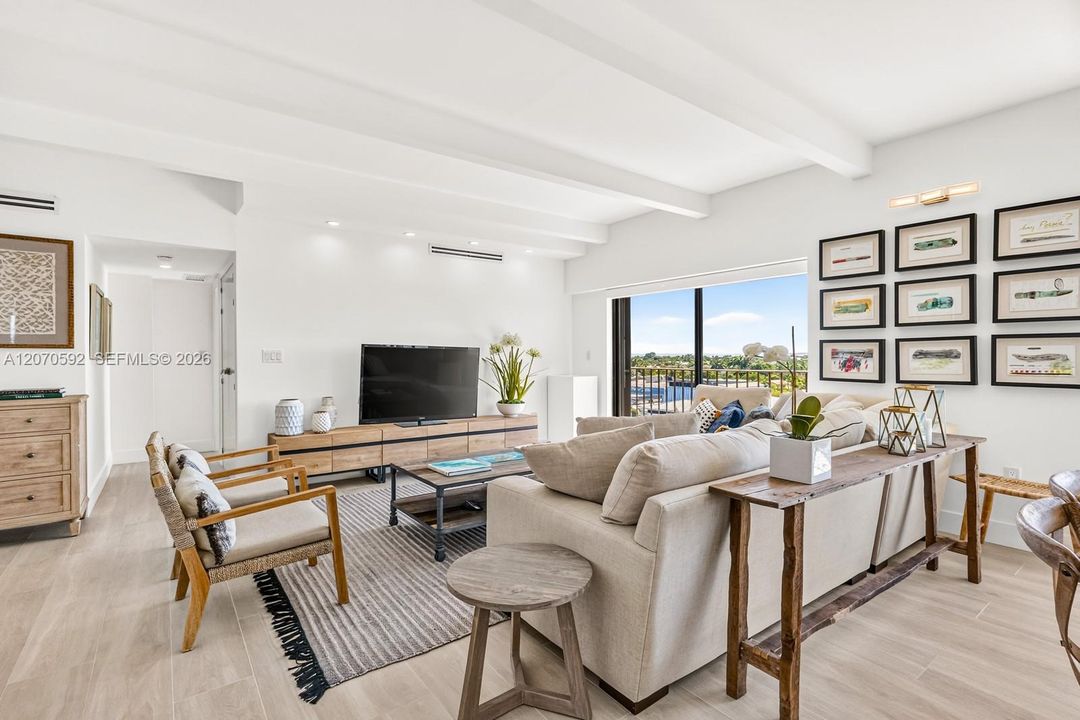 For Sale: $2,100,000 (3 beds, 2 baths, 2450 Square Feet)