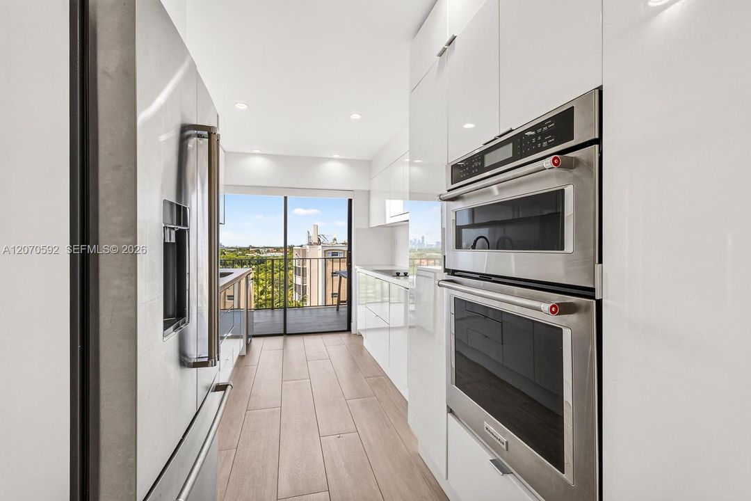 For Sale: $2,100,000 (3 beds, 2 baths, 2450 Square Feet)