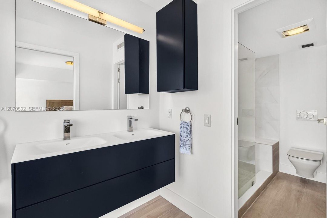 For Sale: $2,100,000 (3 beds, 2 baths, 2450 Square Feet)