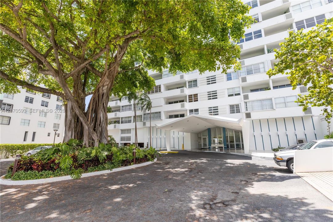 For Rent: $11,500 (2 beds, 3 baths, 1401 Square Feet)