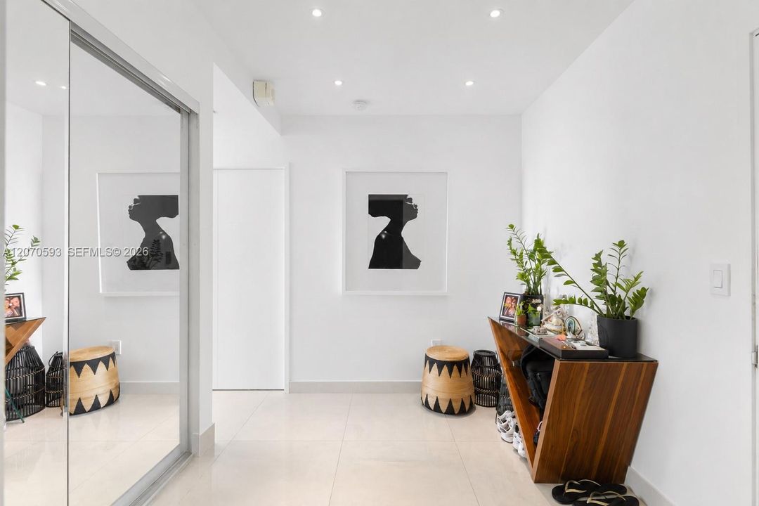 For Rent: $11,500 (2 beds, 3 baths, 1401 Square Feet)