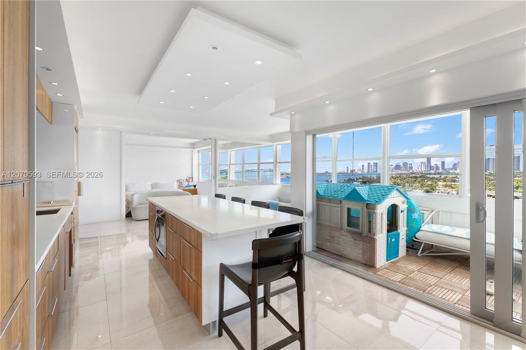 For Rent: $11,500 (2 beds, 3 baths, 1401 Square Feet)