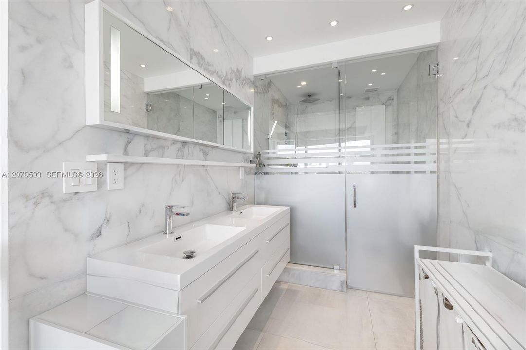 For Rent: $11,500 (2 beds, 3 baths, 1401 Square Feet)