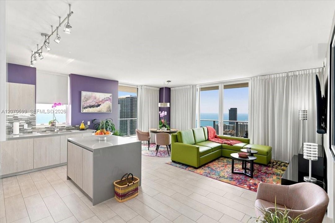 For Sale: $895,000 (2 beds, 2 baths, 1060 Square Feet)